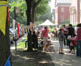 8 Block Clubs, 200 Households Come Together For Edgewater’s Epic Garage Sale
